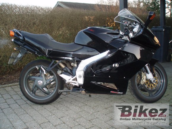 2004 Aprilia RST 1000 Futura photo